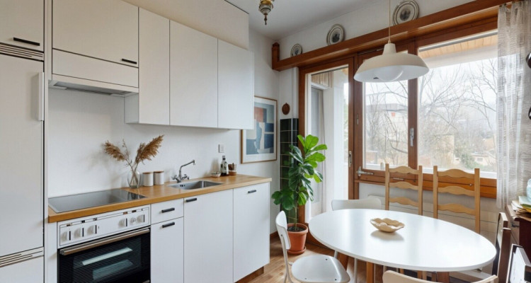 Appartement 4.5 pièces plein sud avec vue dominante et cadre verdoyant image 3