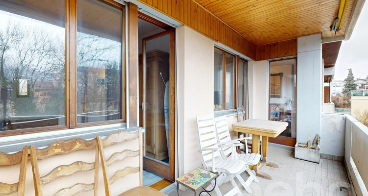 Appartement 4.5 pièces plein sud avec vue dominante et cadre verdoyant image 10