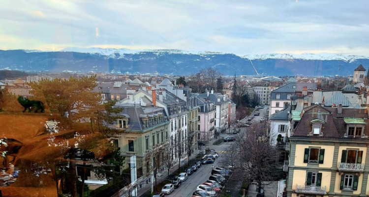 Lumineux appartement de 6 pièces - 155 m² – Champel / Florissant. image 1