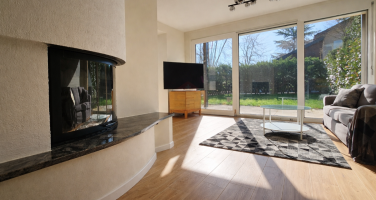 Maison jumelée entièrement rénovée en 2025 Jardin plein sud & volumes généreux image 2