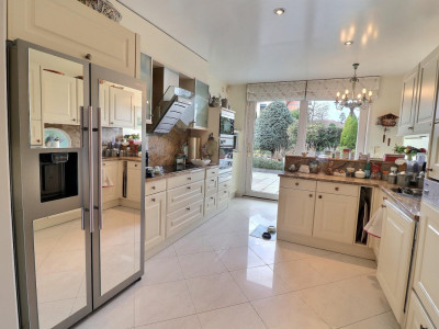 BIEN EXCEPTIONNEL!! Grand appartement en viager occupé sans rente. Vue Lac et Port privé. image 8