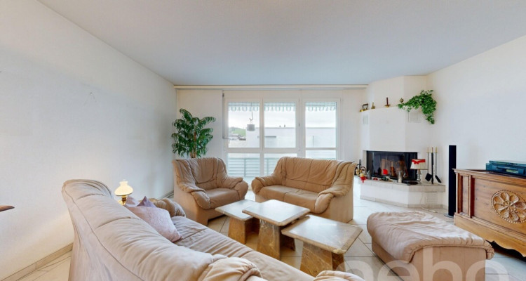 Helle Attikawohnung mit Dachterrasse, Cheminée & Charme image 2