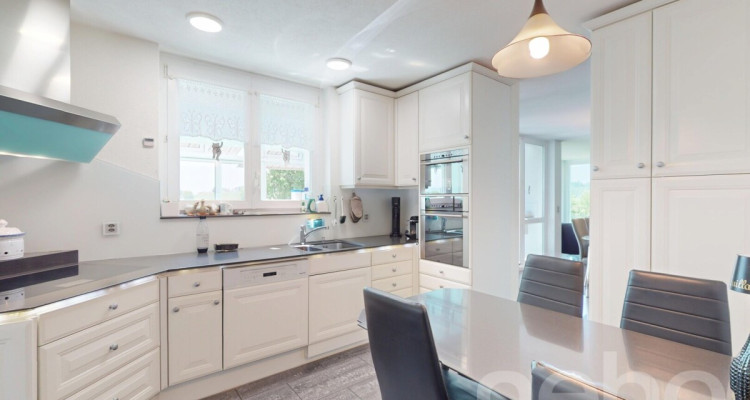 Wunderschönes EFH mit 250m2 Wohnfläche, Pool, Spa und Wintergarten image 7