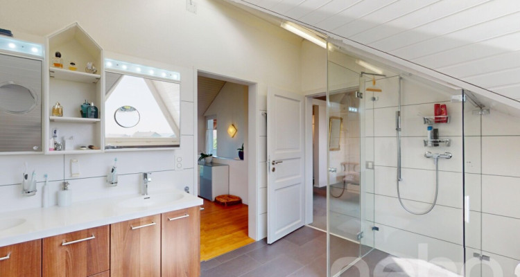 Wunderschönes EFH mit 250m2 Wohnfläche, Pool, Spa und Wintergarten image 12