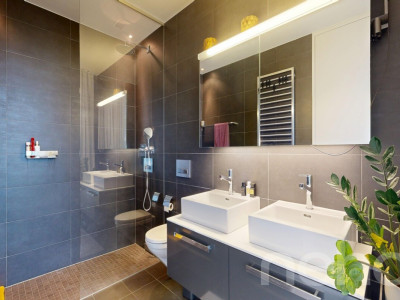 Moderne 2.5-Zimmer-Wohnung mit Skyline Flair image 9