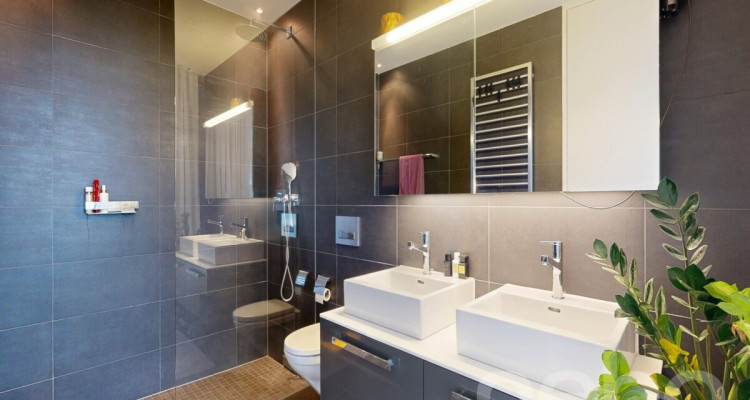 Moderne 2.5-Zimmer-Wohnung mit Skyline Flair image 9