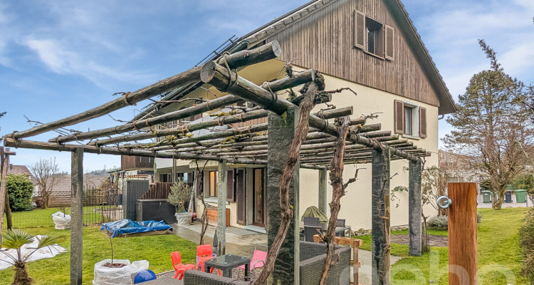 Modernisiertes DEFH mit PV-Anlage, Wärmepumpe und Pergola image 1
