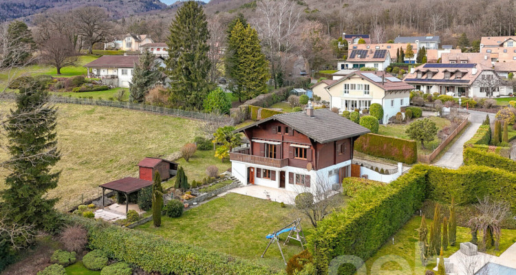 Une opportunité rare : chalet spacieux à fort potentiel à Genolier image 1