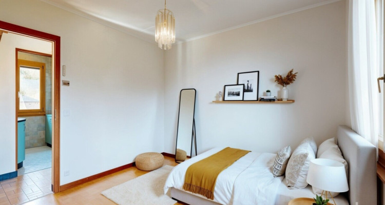 Une opportunité rare : chalet spacieux à fort potentiel à Genolier image 4