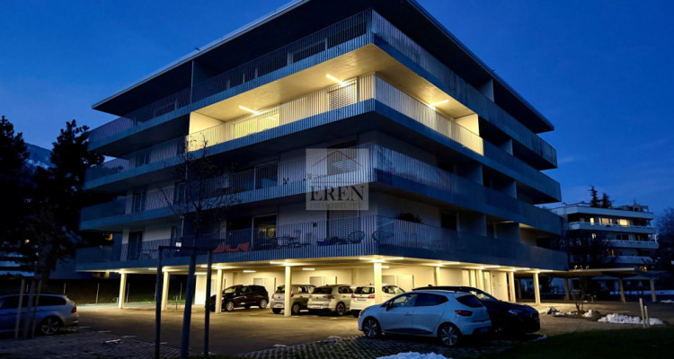 Lumineux Attique 4 pièces vitrés avec balcon-terrasse en angle de 45m2 et finition de qualité image 11