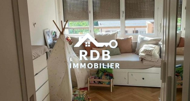 Appartement de 4,5 pièces au 6ème étage situé à Genève 1208 image 2