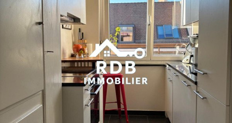 Appartement de 4,5 pièces au 6ème étage situé à Genève 1208 image 4