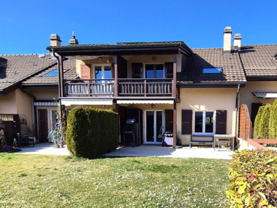 Superbe maison mitoyenne rénovée de 4,5 pièces avec terrasse, jardin et garage  image 1