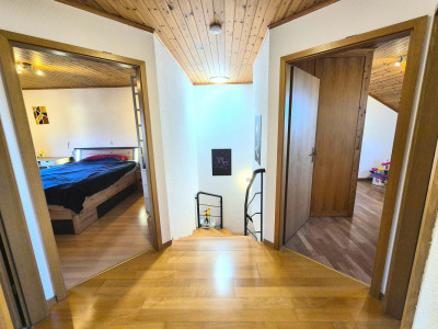 Superbe maison mitoyenne rénovée de 4,5 pièces avec terrasse, jardin et garage  image 10