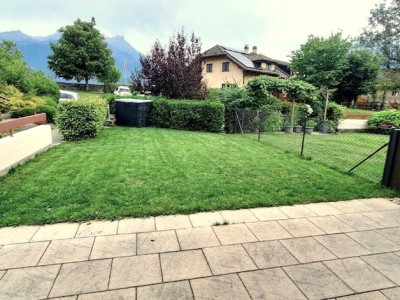 Superbe maison mitoyenne rénovée de 4,5 pièces avec terrasse, jardin et garage  image 3