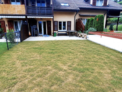 Superbe maison mitoyenne rénovée de 4,5 pièces avec terrasse, jardin et garage  image 3