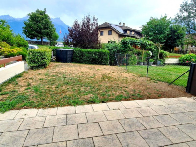 Superbe maison mitoyenne rénovée de 4,5 pièces avec terrasse, jardin et garage  image 4