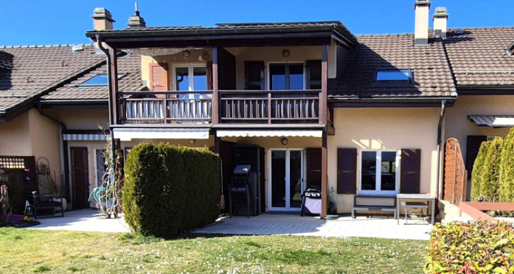 Superbe maison mitoyenne rénovée de 4,5 pièces avec terrasse, jardin et garage  image 3