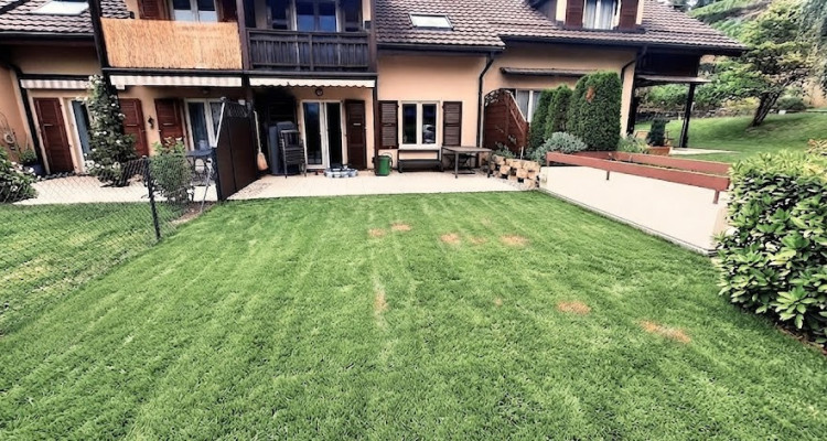 Superbe maison mitoyenne rénovée de 4,5 pièces avec terrasse, jardin et garage  image 1