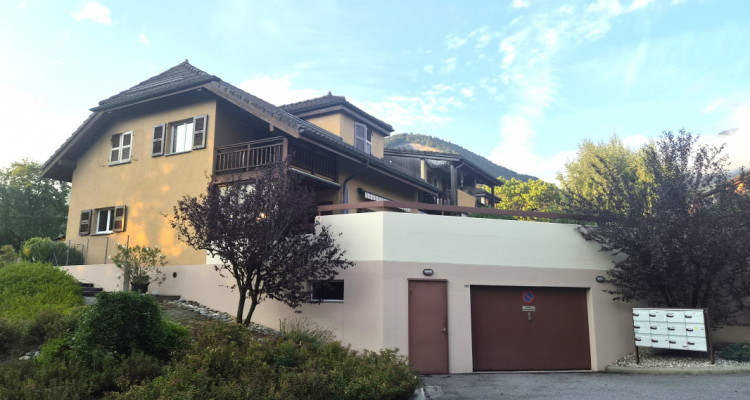 Maison mitoyenne de 4,5 pièces, panneaux solaire, avec terrasse garage  image 1