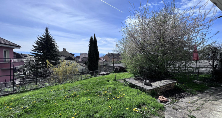 Rez-de-jardin avec vue sur le lac et les Alpes image 1