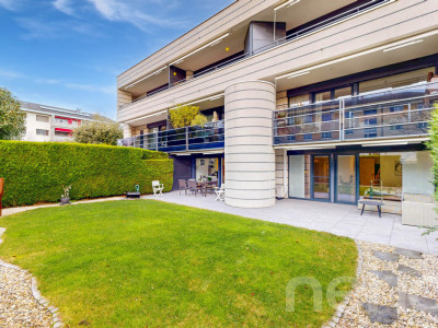 Appartement en rez-de-jardin avec terrasse et jardin à Prangins image 1