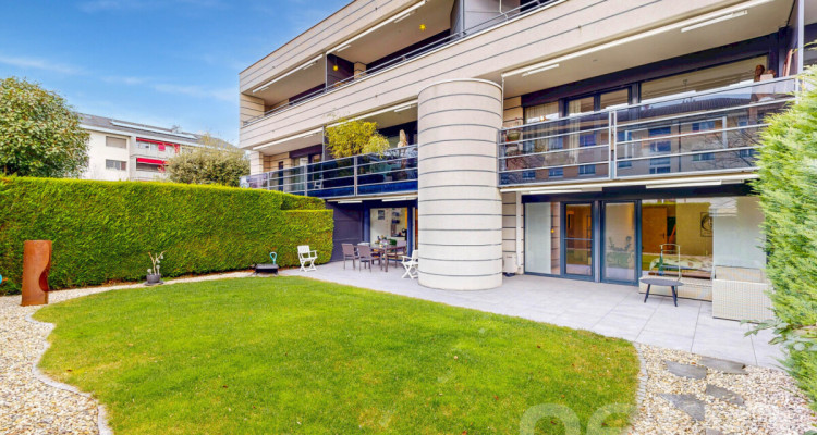 Appartement en rez-de-jardin avec terrasse et jardin à Prangins image 1