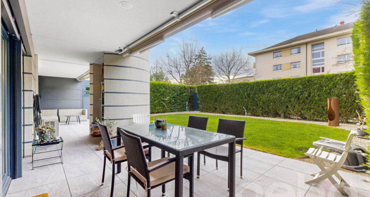Appartement en rez-de-jardin avec terrasse et jardin à Prangins image 12