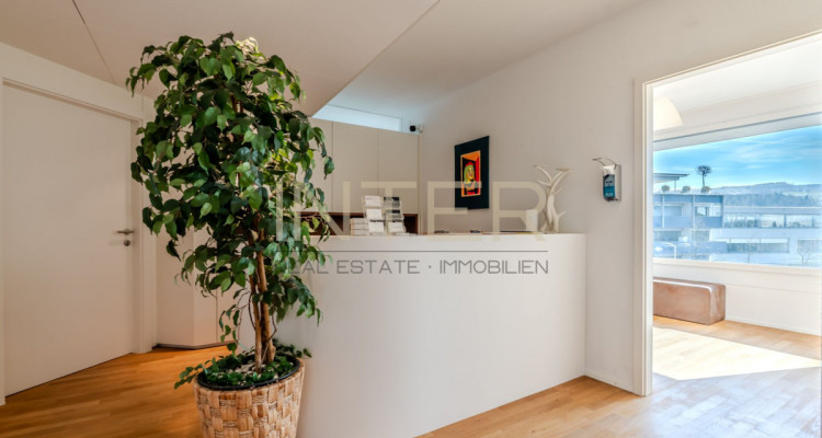 Praxisräume im Zentrum von Baar (ZG) - 3 Behandlungsräume mit Lavabo image 1