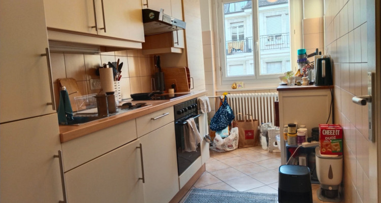 Joli 4 pièces avec balcon à la Servette image 8