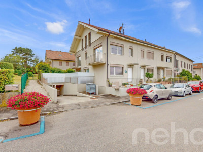 Proche du centre du village image 3