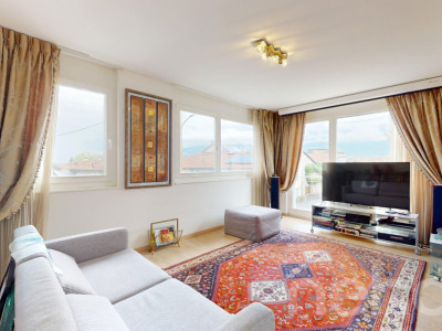 Proche du centre du village image 11