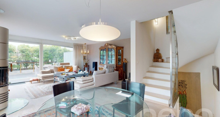 Proche du centre du village image 4