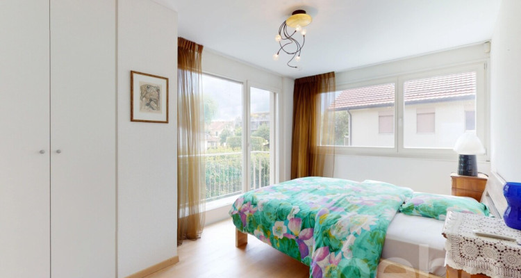 Proche du centre du village image 9