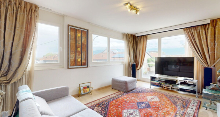 Proche du centre du village image 11