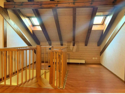 Appartement duplex 6p dans une jolie maison, 2200fr à Moudon image 3