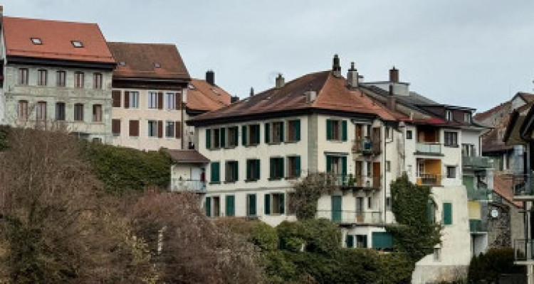 Appartement duplex 6p dans une jolie maison, 2200fr à Moudon image 1