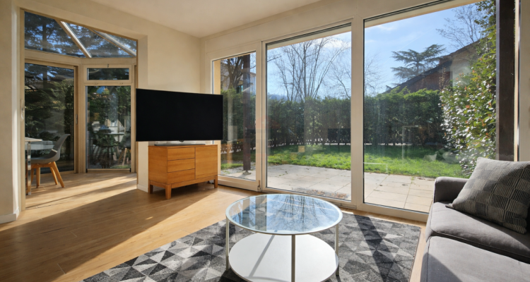 Maison jumelée entièrement rénovée en 2025 Jardin plein sud & volumes généreux image 5