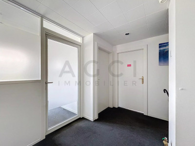 Bureau à louer de  97 m²  CHF 5900.-/mois + TVA image 2