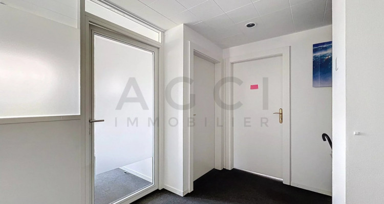 Bureau à louer de  97 m²  CHF 5900.-/mois + TVA image 2