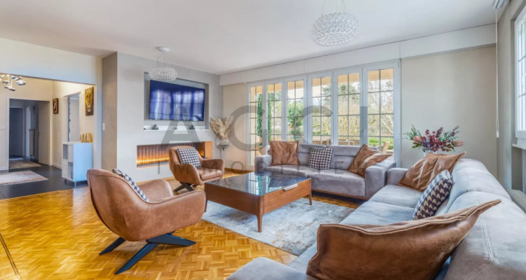 Élégance et Confort : Spacieuse Villa Familiale à Vernier image 6