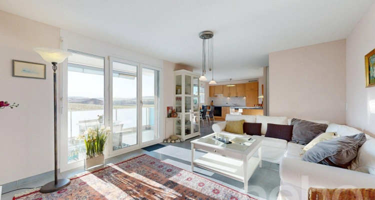 Appartement traversant 3.5p, lumineux avec balcon et vue sur les Alpes image 1