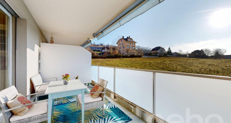 Appartement traversant 3.5p, lumineux avec balcon et vue sur les Alpes image 4