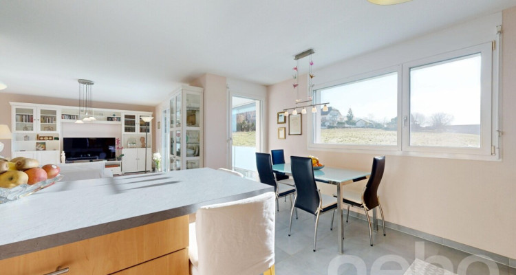 Appartement traversant 3.5p, lumineux avec balcon et vue sur les Alpes image 7