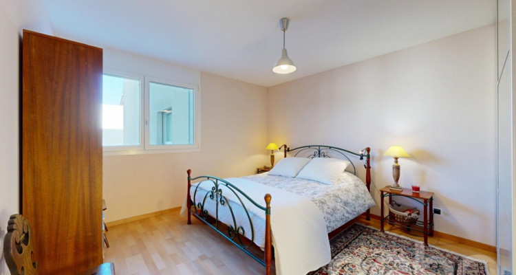 Appartement traversant 3.5p, lumineux avec balcon et vue sur les Alpes image 9