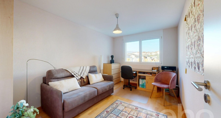 Appartement traversant 3.5p, lumineux avec balcon et vue sur les Alpes image 12