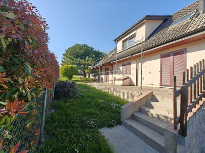 SEMI-EXCLUSIVITÉ : ÉLÉGANTE VILLA FAMILIALE – DULLY image 1