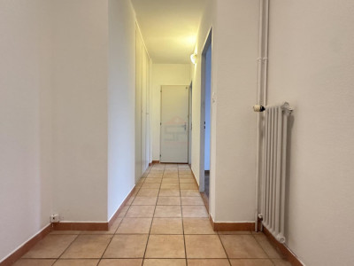 Appartement 4 pièces à fort potentiel à deux pas du tram image 2