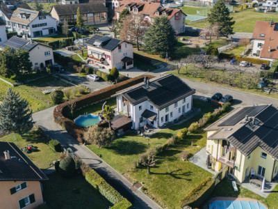 EXCLUSIVITE IMMO2Z : Villa mitoyenne de 5.5 pièces  image 1