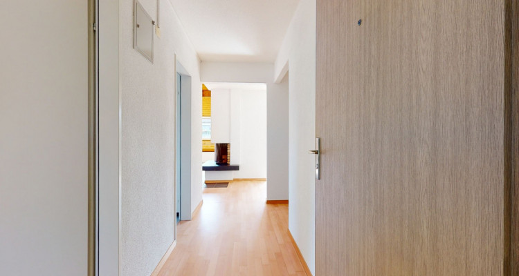 Schöne, originell konzipierte Dachwohnung image 3